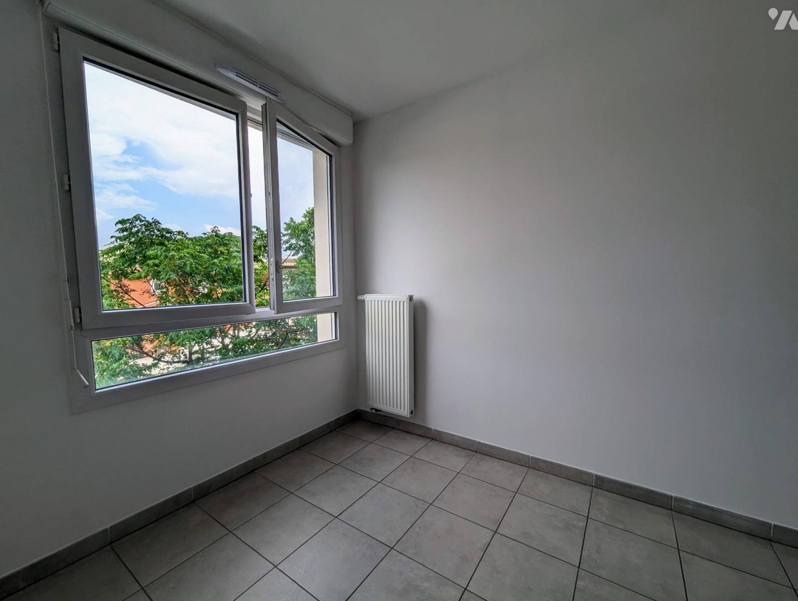 Marseille 13011 Appartement à vendre récent T3 avec parking privatif proche tous commerces, ascenseur