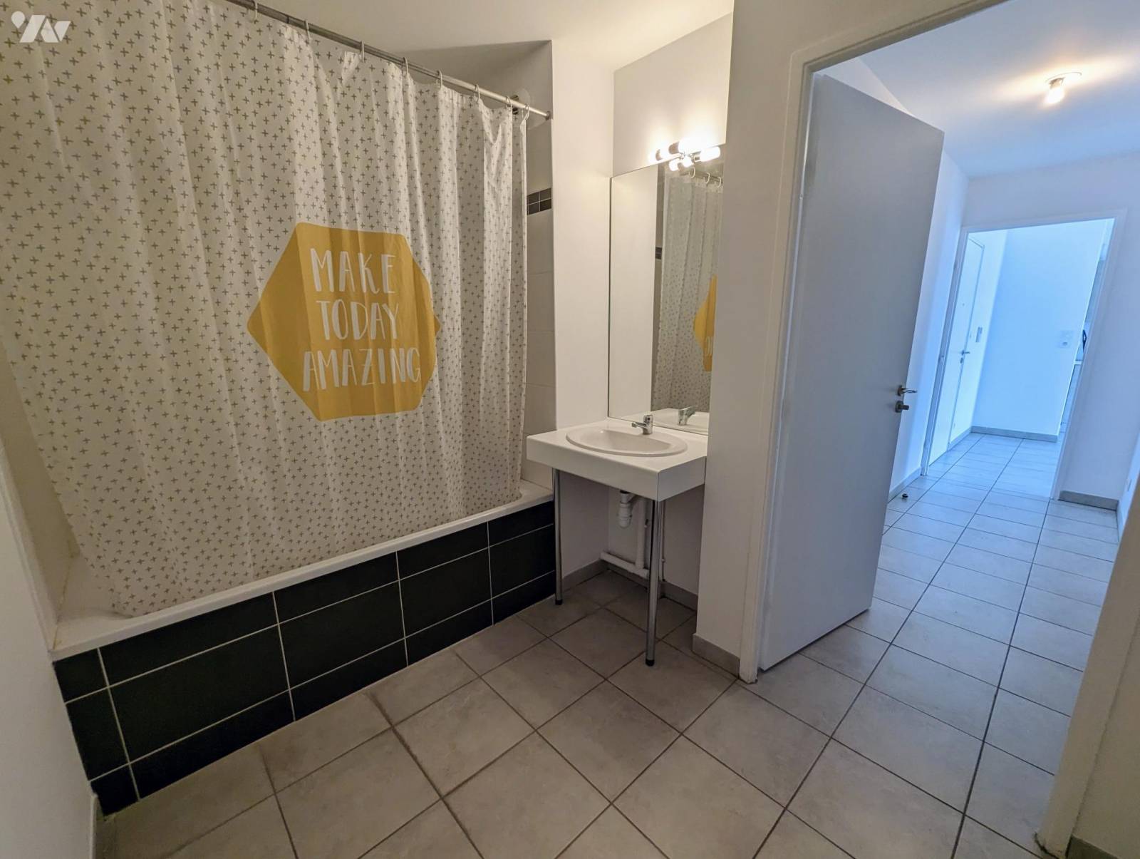 Marseille 13011 Appartement à vendre récent T3 avec parking privatif proche tous commerces, ascenseur