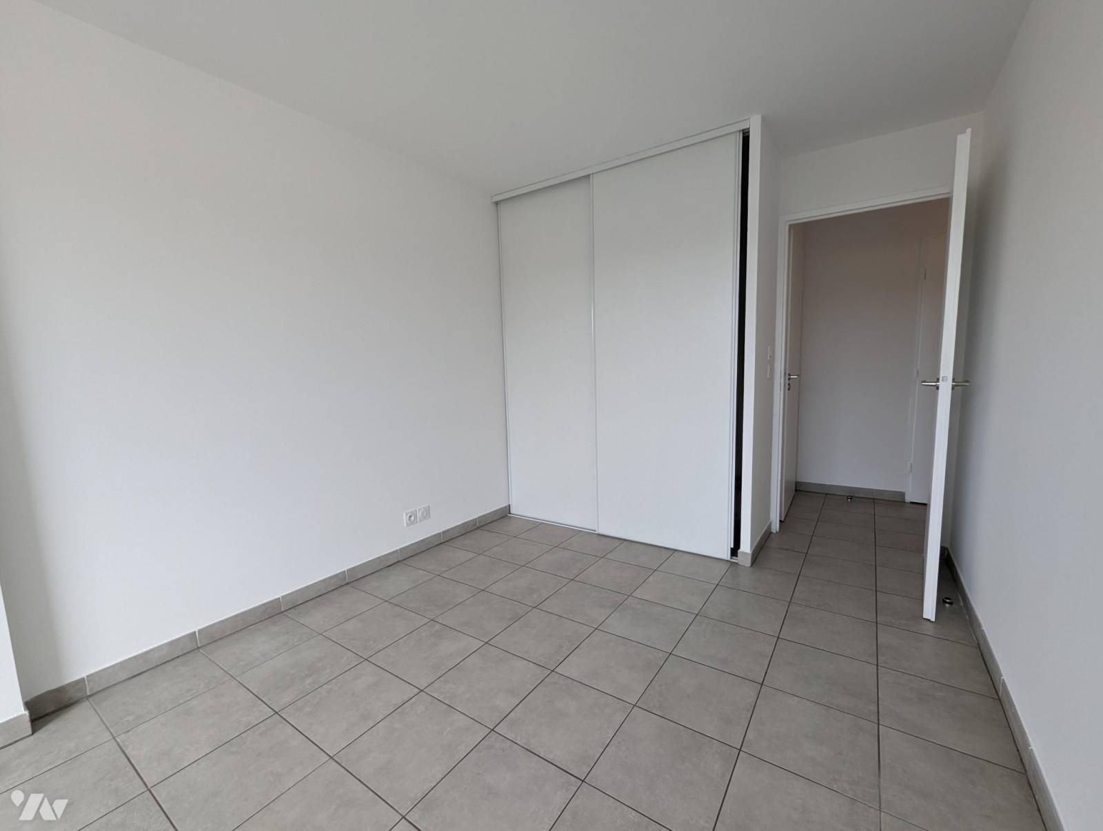 Marseille 13011 Appartement à vendre récent T3 avec parking privatif proche tous commerces, ascenseur