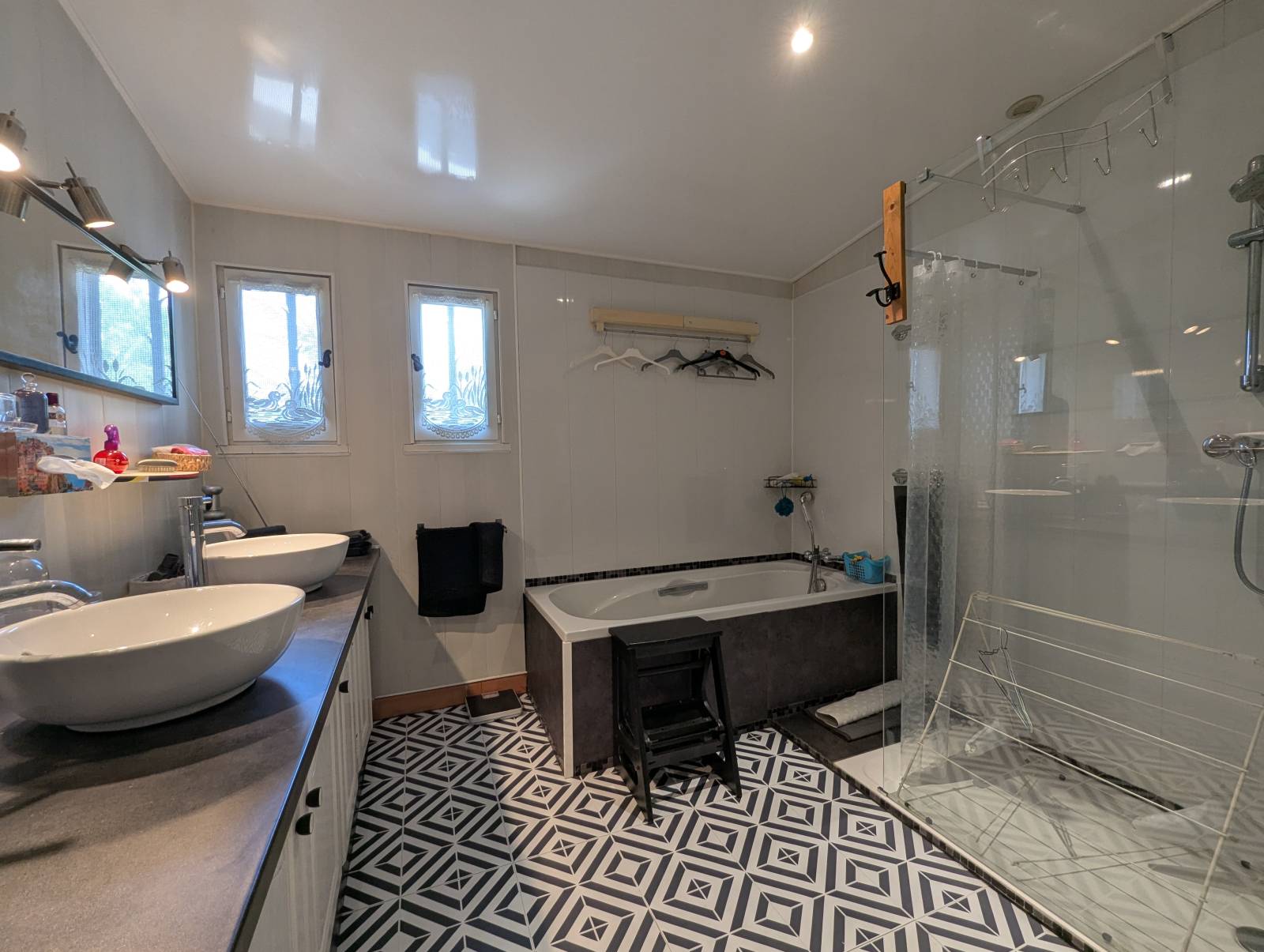 salle de bain à l'étage