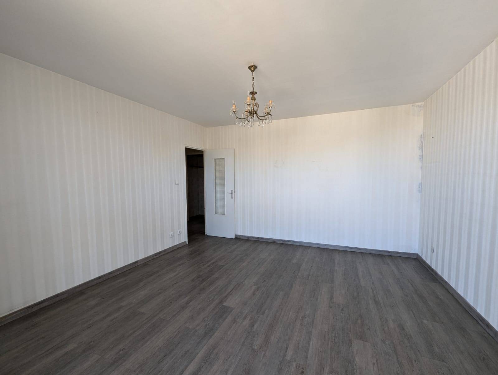 A vendre APPARTEMENT 4 PIECES cave, stationnement privatif à Marseille