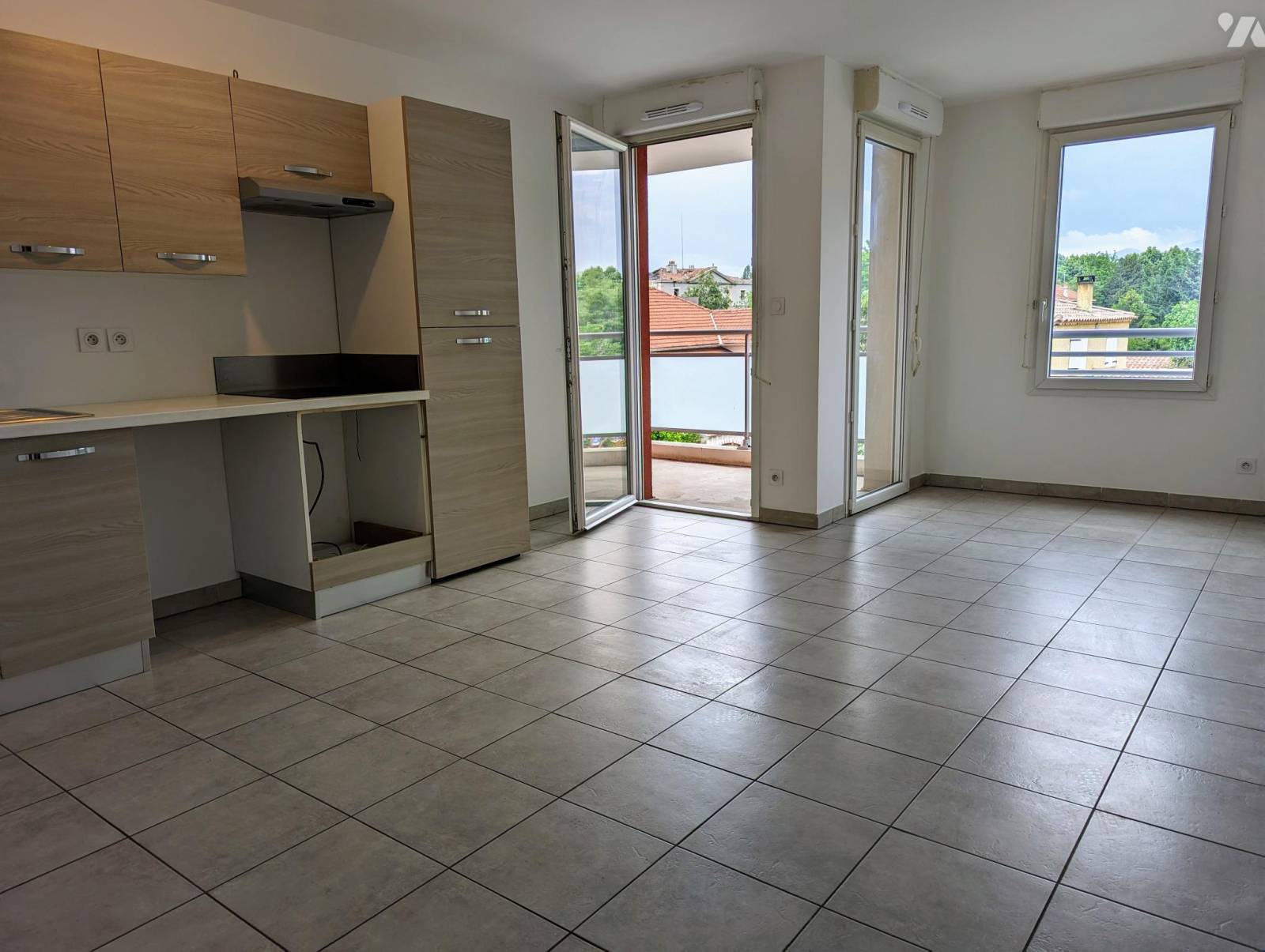 Marseille 13011 Appartement à vendre récent T3 avec parking privatif proche tous commerces, ascenseur