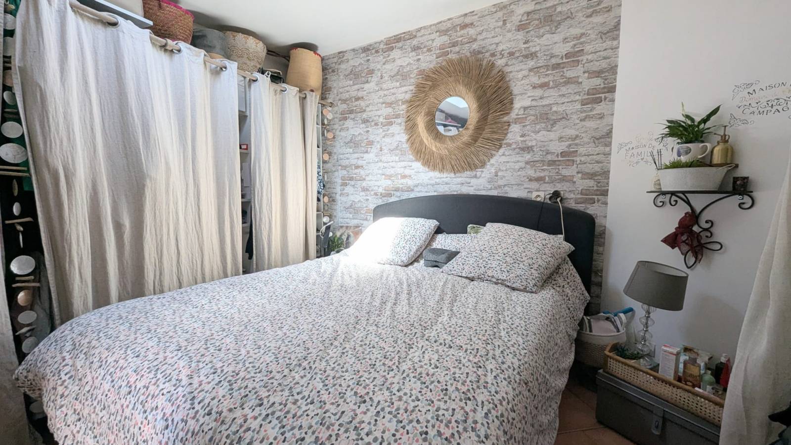chambre avec rangements