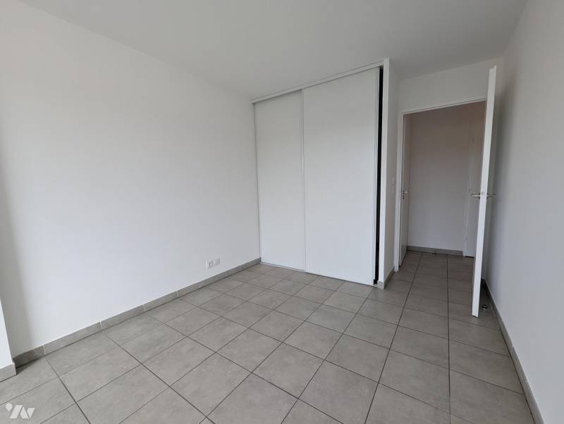 Marseille 13011 Appartement à vendre récent T3 avec parking privatif proche tous commerces, ascenseur