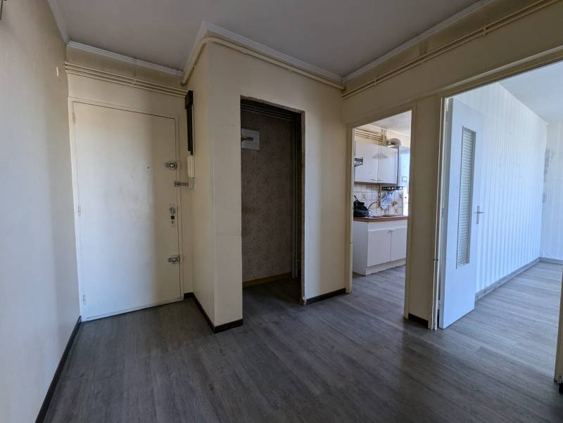 A vendre APPARTEMENT 4 PIECES cave, stationnement privatif à Marseille