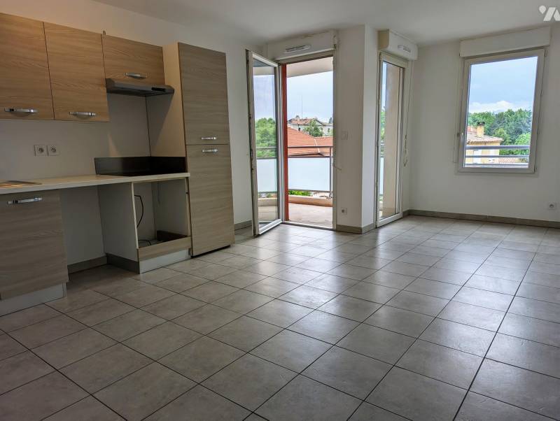 Marseille 13011 Appartement à vendre récent T3 avec parking privatif proche tous commerces, ascenseur